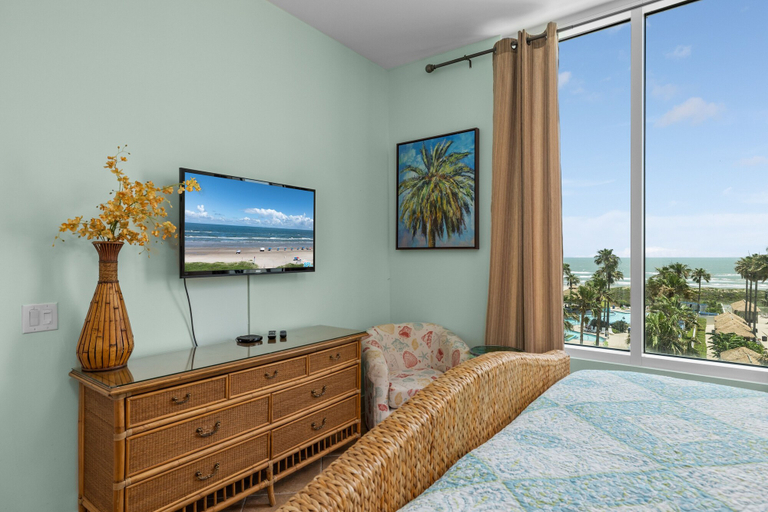 Room 5, Sapphire Condo & Spa Unit # 406 3 Bedroom Condo, Cameron