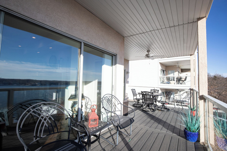 Outdoor dining 5, Upscale Condo, Amazing Views, Pools and Pickleball, Camden