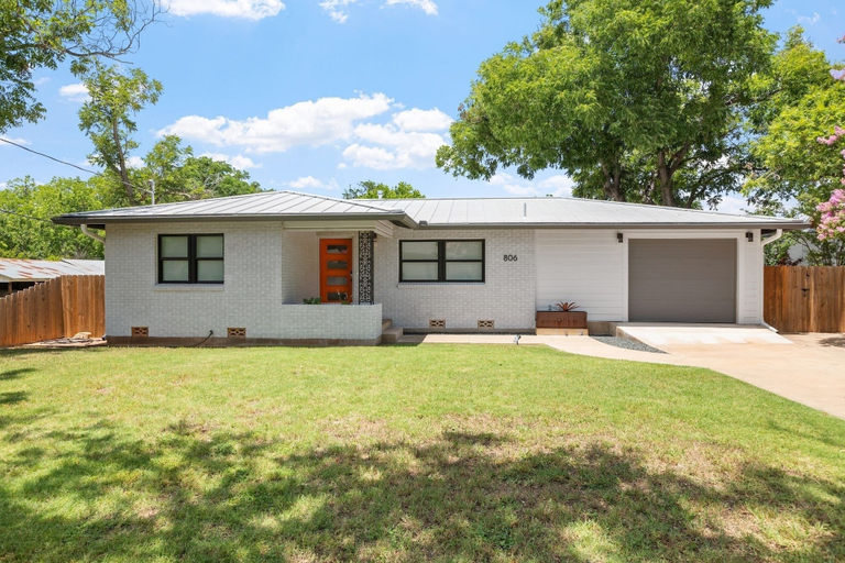 Exterior 3, Zander Haus 3 Bedroom Home by RedAwning, Gillespie