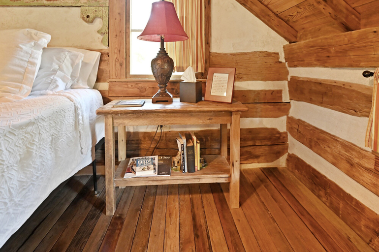 Room 5, Ab Butler - Both Suites 2 Bedroom Cabin by RedAwning, Gillespie