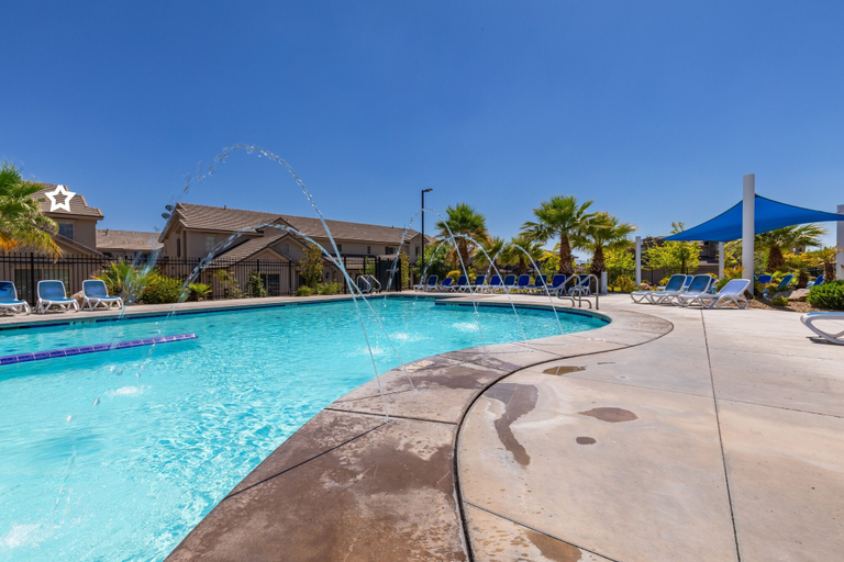 Pool 5, Poolside 3 Bedroom Apts by RedAwning, Washington