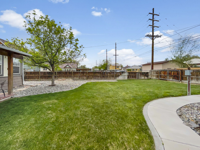 Property grounds 2, Reminiscent Downtown Cottage 2 Bedroom Cottage, Mesa