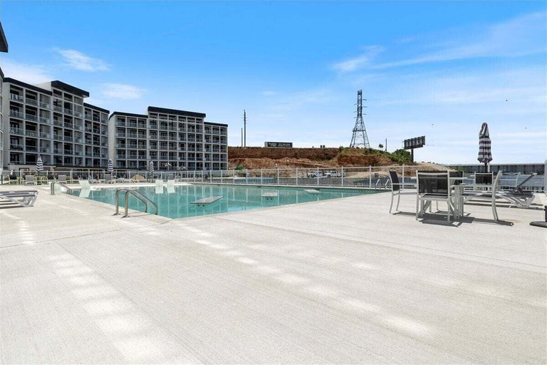 Pool 2, Topsider Condo w/ Updated Design & Amazing Main Channel Views, Camden