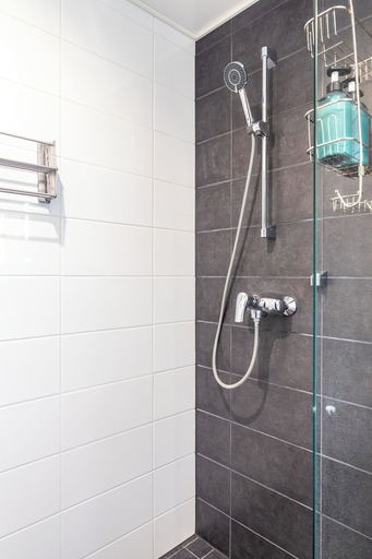 Bathroom 2, Modern 1BR Home with Sauna & Balcony, Päijänne Tavastia