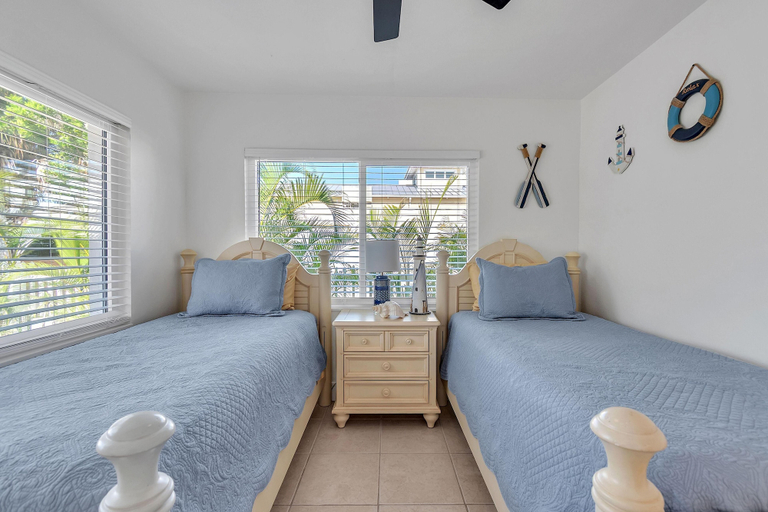 Room 5, Indian Rocks Retreat, Pinellas