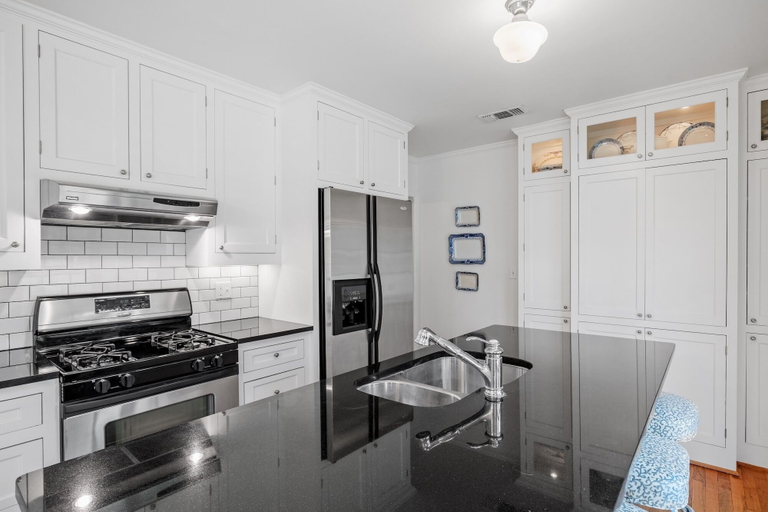 Private kitchen 3, Yellow Rose 2 Bedroom Home, Gillespie