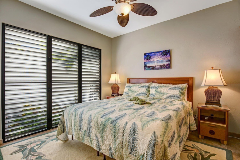 Room 3, Direct Ocean Front Steps From the Beach Large Lanai - Vrkcv, Hawaii