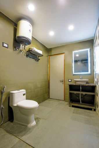 Bathroom, Aroma Hotel Sultanpur, Delhi