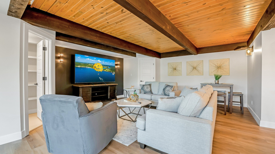 Living area 5, Amazing Lakefront Paradise With Perfect Location, Camden