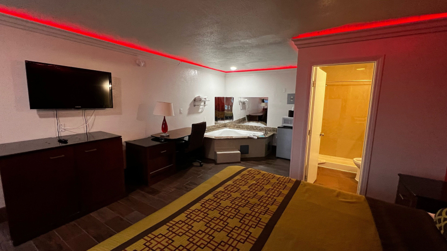 Bathroom 3, New American Inn and Suites, Orange