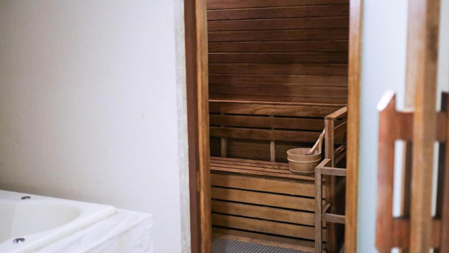 Sauna 2, Private Rooms in Historic Manila Chinatown, Manila City