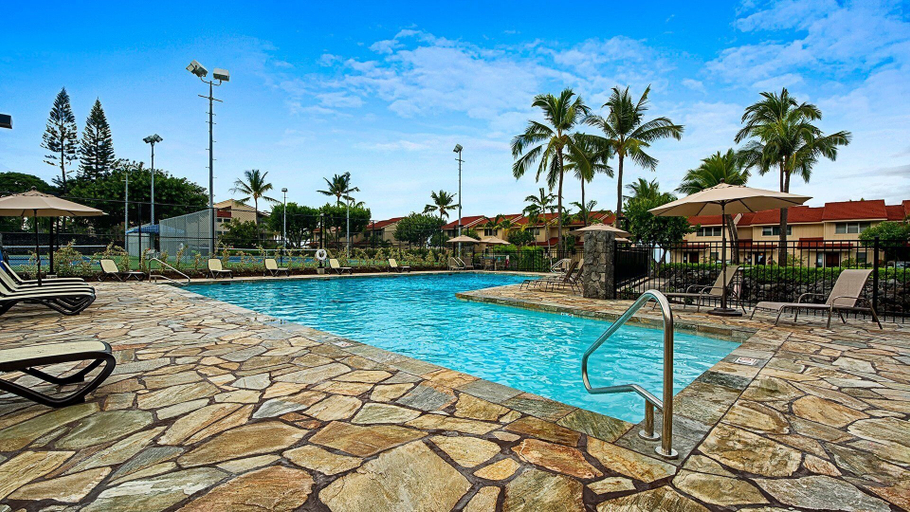 Pool 2, Oceanfront Corner Penthouse with Sunset Views, Partial A/C, and Wraparound Lanai, Hawaii