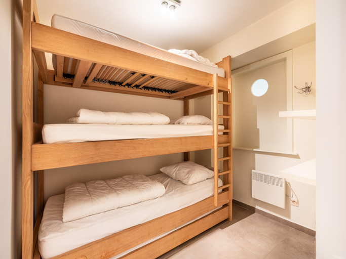 Bedroom 2, Apartment on the Coast with Beach Access, West-Vlaanderen