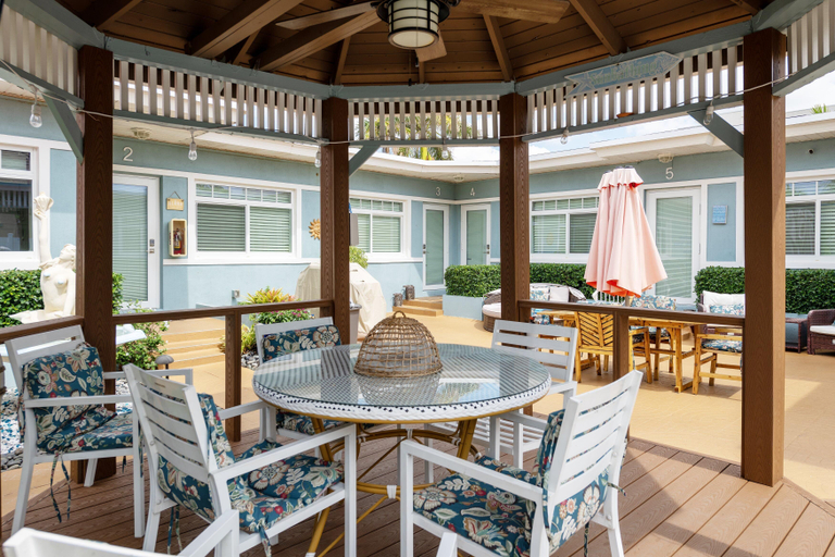 Food & Drinks, Tropic Isle Boutique Hotel, Broward