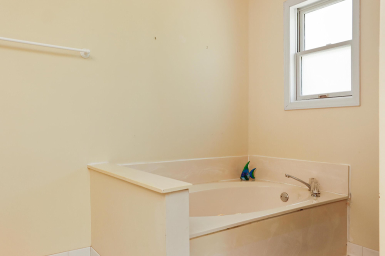 Bathroom 5, Papa's Palmetto Place, Gulf