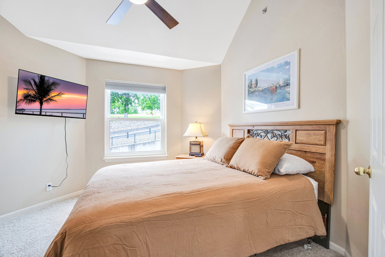 Room 5, Amazing Views From Balcony, Loft & Gated Pool, Camden
