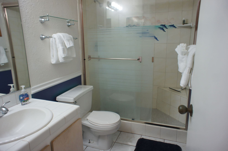 Bathroom, Top Floor Nice Ocean View Close to Town! - Vrkcv, Hawaii