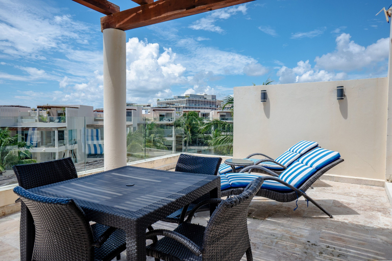 Outdoor dining 3, Elements Penthouse 21 3 Bedroom Condo by RedAwning, Cozumel