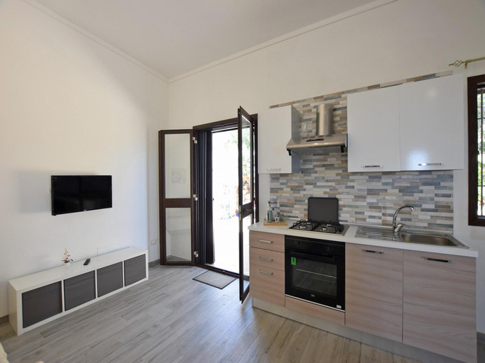 Others 2, Holiday Home Floridia with Private Pool, Syracuse