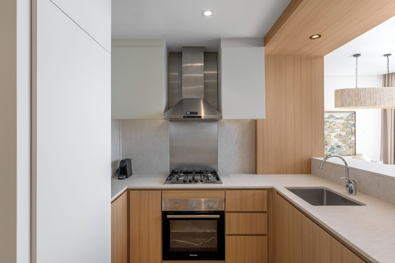 Private kitchen 4, Maison Privee - Dazzling Downtown Retreat w/ Panoramic City Views, Dubai