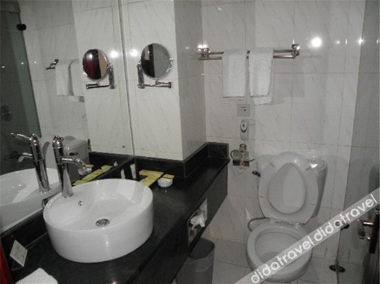 Others 3, Silver Star Hotel, Bayin'gholin Mongol