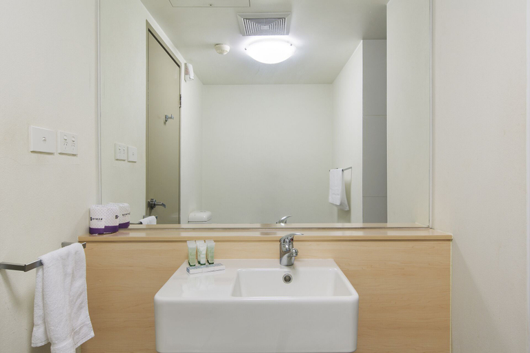 Bathroom 3, Mill Hotel Milperra Panania, Sydney