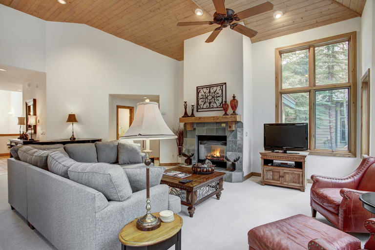 Living area 2, Arrowhead 254, Eagle