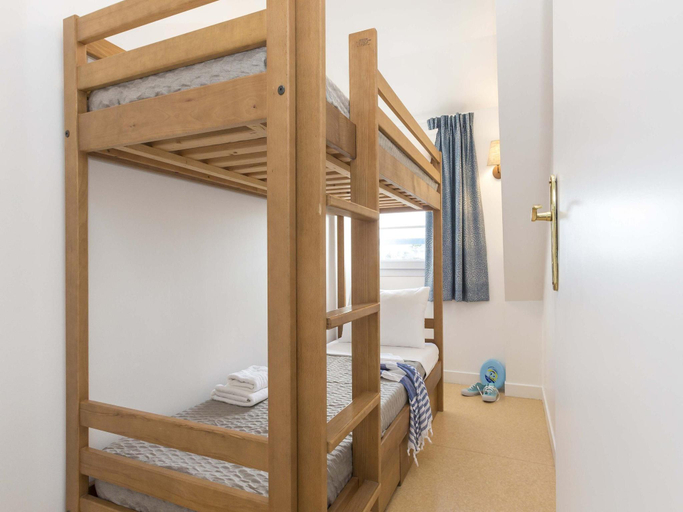 Bedroom 3, Apartment in Tregastel near the Beach, Côtes-d'Armor