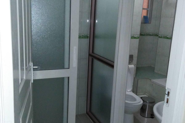 Bathroom 5, Tea Tot Paradise Hotel, Machakos Town