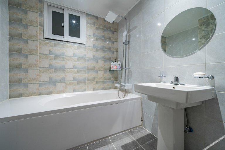 Bathroom 5, Busan Mora Hotel 979, Gangseo
