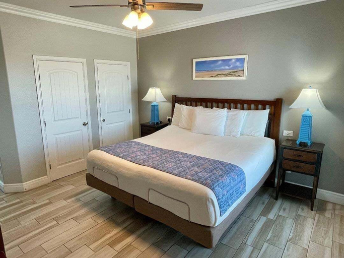 Room 4, Beachgate Condo Suites And Hotel 341+342 4 Bedroom Condo, Nueces
