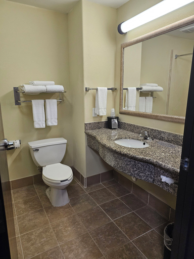 Bathroom 4, Express Inn Leesville Ft Johnson, Vernon