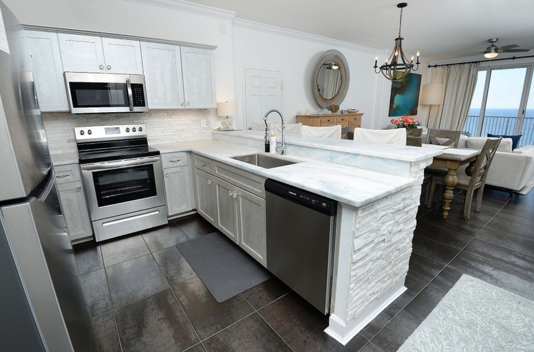 Private kitchen 2, Emerald Isle 1609 2 Bedroom Condo, Bay