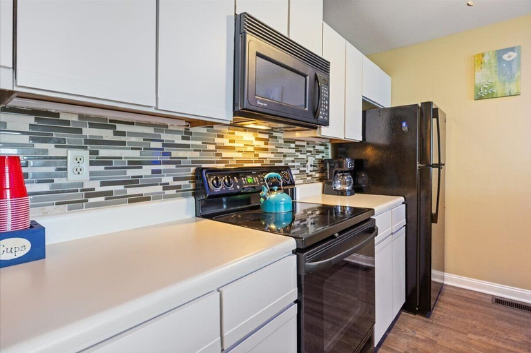 Private kitchen 3, Cozy Pet-friendly Condo w/ Pool, Camden