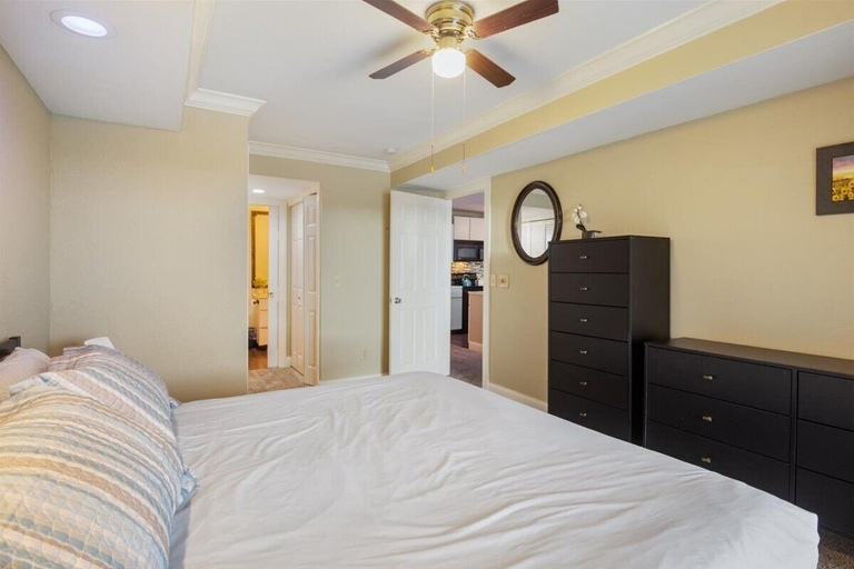 Room 5, Cozy Pet-friendly Condo w/ Pool, Camden