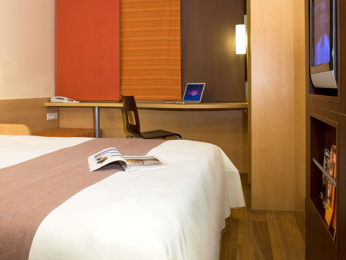 Bedroom 3, ibis Lisboa Jose Malhoa, Lisbon