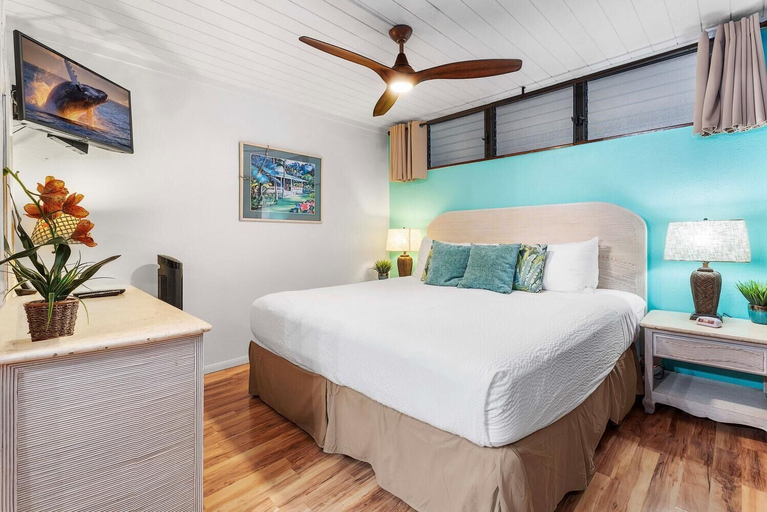 Room 5, Ocean Front Deluxe Top Floor AC Concierge Included - Vrkcv, Hawaii