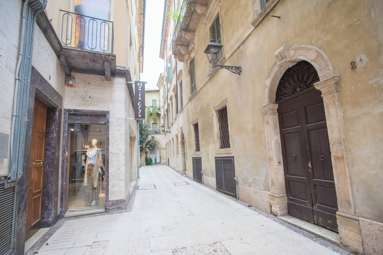 Exterior & Views 2, Italianflat - Via Mazzini, Verona