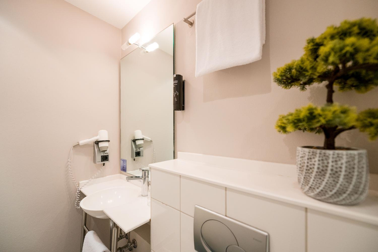 Bathroom 5, Hotel Admiral Frankfurt City Centre, Frankfurt am Main