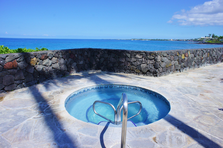 Pool 3, Top Floor Nice Ocean View Close to Town! - Vrkcv, Hawaii