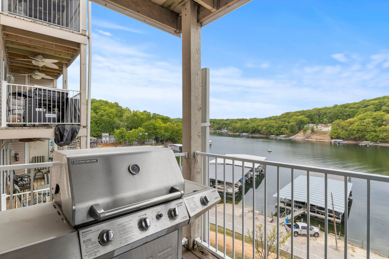 BBQ/picnic area, Great Views and Pool Next to Docknockers!, Camden