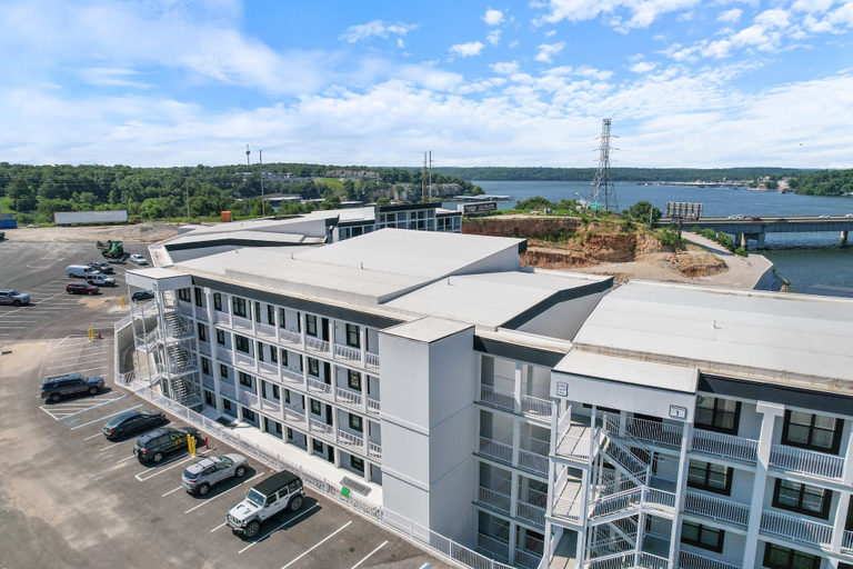 Exterior 2, Amazing Top Floor Condo at Topsider Resort Community, Camden