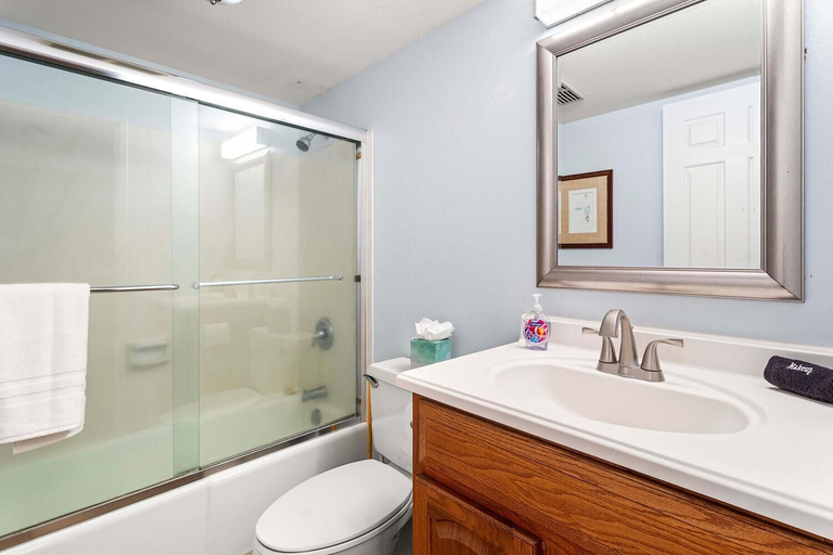 Bathroom, Breathtaking Ocean Front AC Next to Beach & Town - Vrkcv, Hawaii