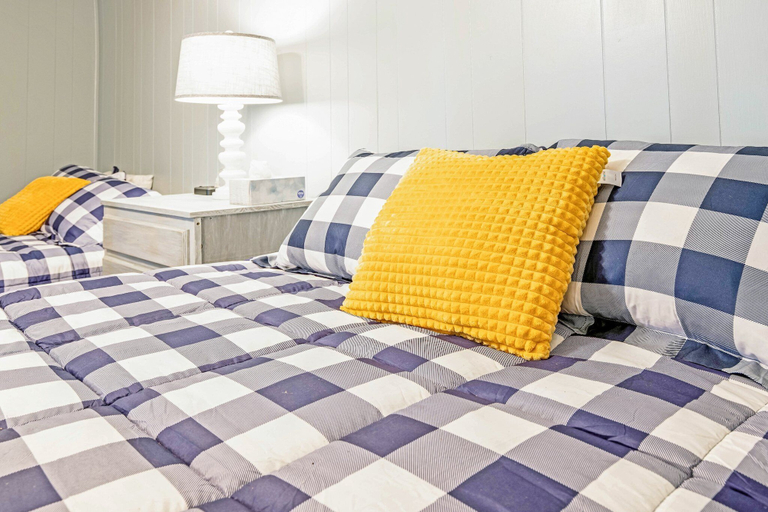 Room 2, Ultimate Waterfront Getaway, Amazing Lake View, Camden