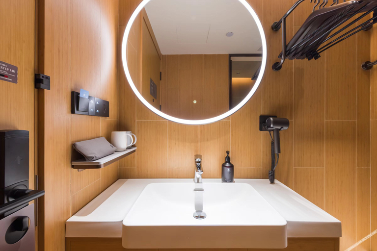 Bathroom 3, Ji Hotel Tangshan Railway Station, Tangshan