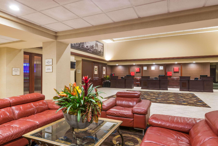 Public Area, Ramada Plaza by Wyndham Cincinnati Sharonville, Cincinnati
