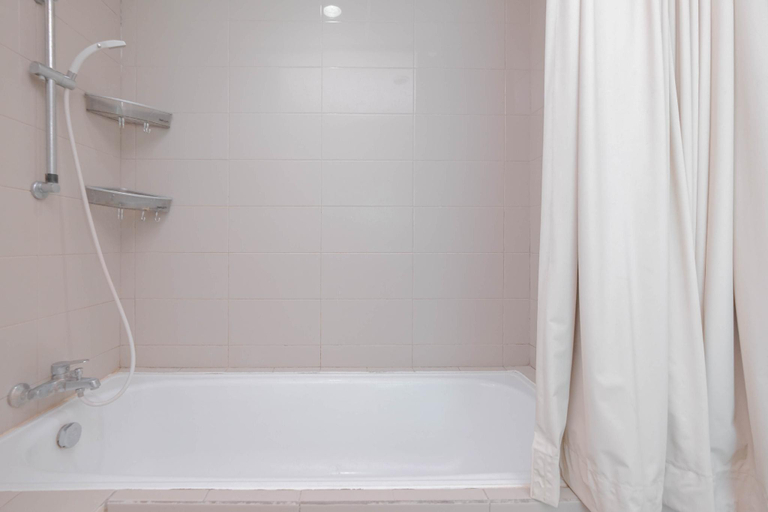Bathroom 4, Furnished 2BR @ Pejaten Park Residence By Travelio, Jakarta Selatan