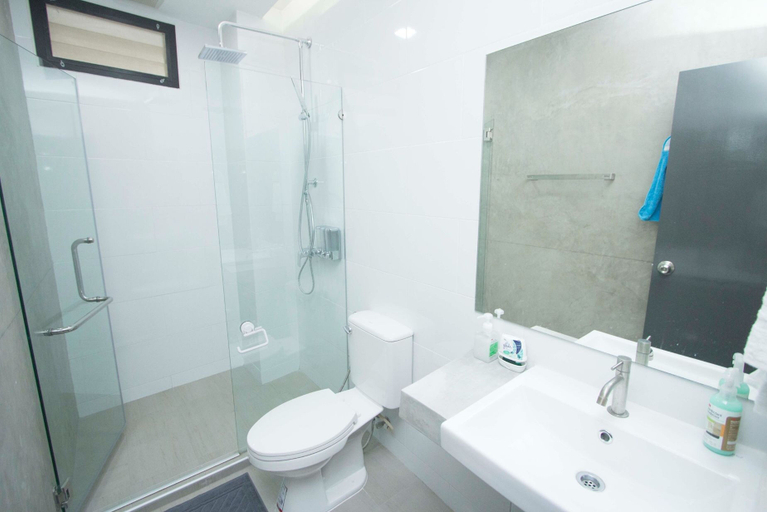 Bathroom 4, All Days Hostel, Phra Khanong