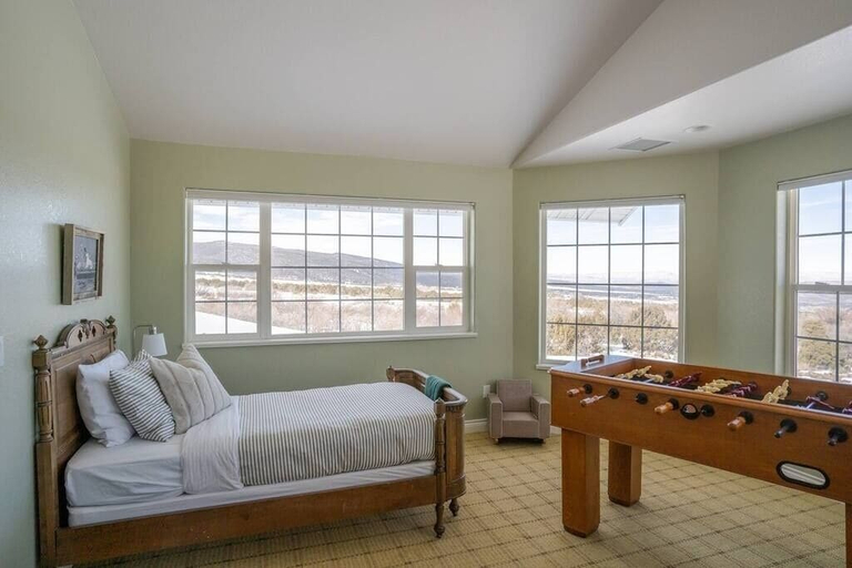 Room 3, Lone Eagle Haven 3 Bedroom Home, Mesa