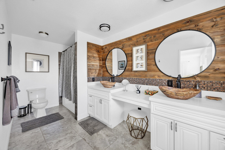 Bathroom 5, Casa Cosmic - Hot Tub & Fire Pit 3 Bedroom Home, San Bernardino